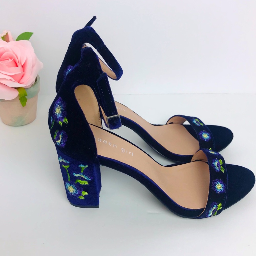 Like NEW Madden Girl Blue Velvet embroidered heels Womans size 10